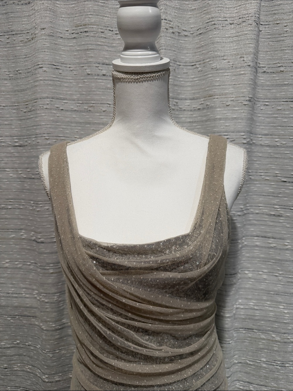 Express Champagne-Tone Sparkle Ruched Midi Dress - Picture 4 of 9